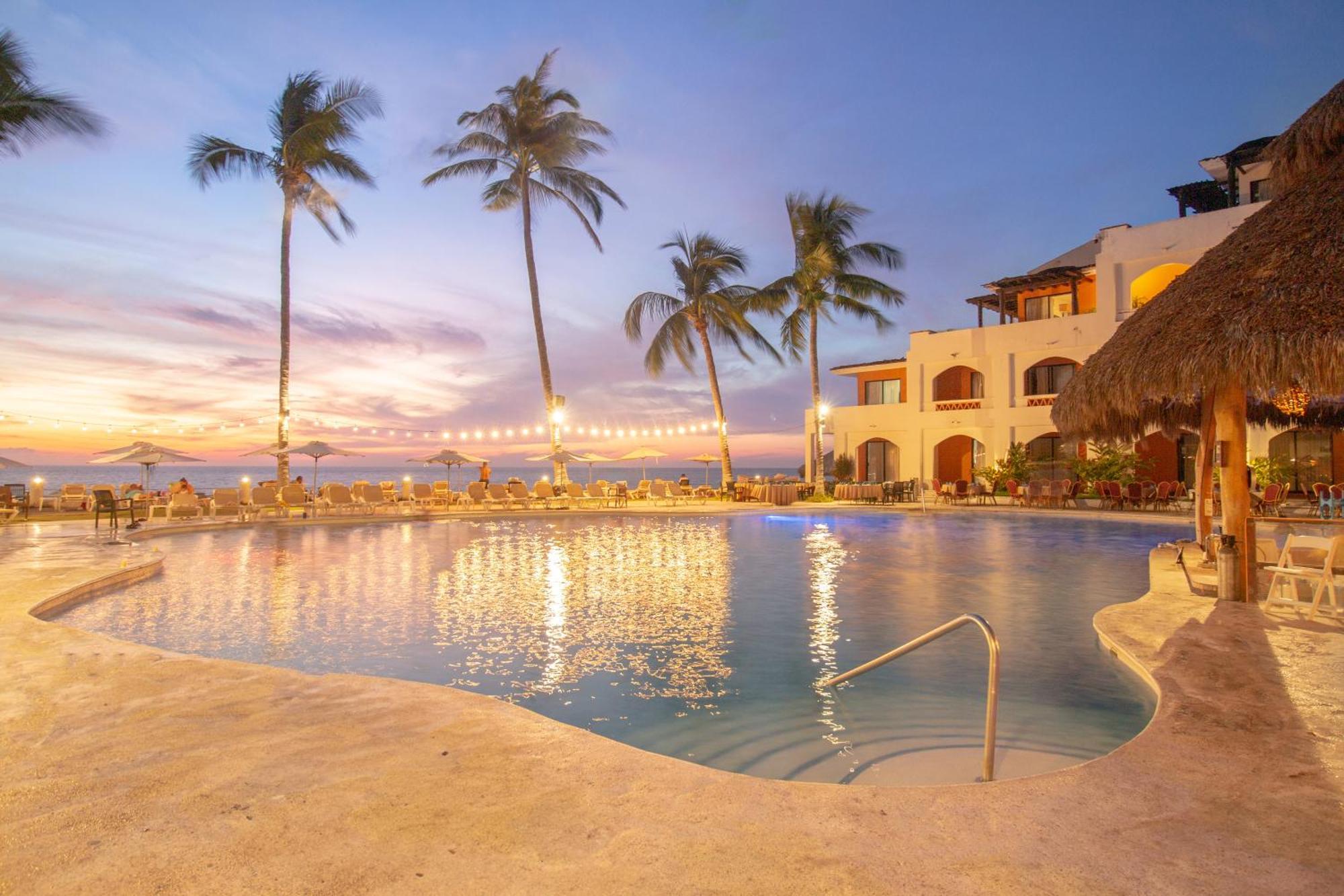 Plaza Pelicanos Club Beach Resort All Inclusive Puerto Vallarta Exterior photo